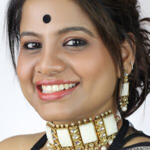 White stone and pearl choker