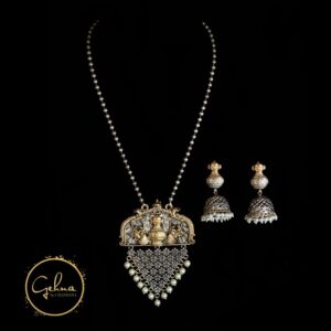 Two tone oxidized long pendant set