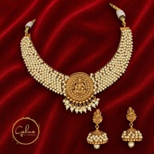 Pearl necklace with temple pendant