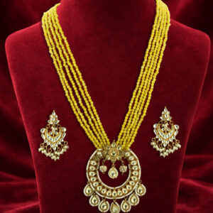 Yellow quartz pendant set with kundan earrings