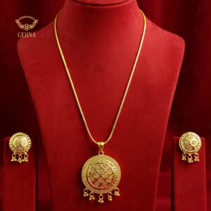Gold plated round pendant set
