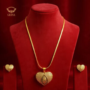 Gold plated hear shaped pendant set